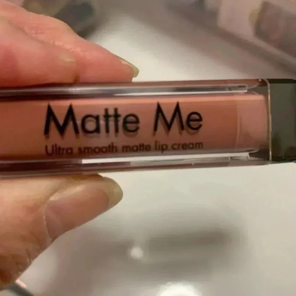 Matte Me Ladies Brown Lipgloss